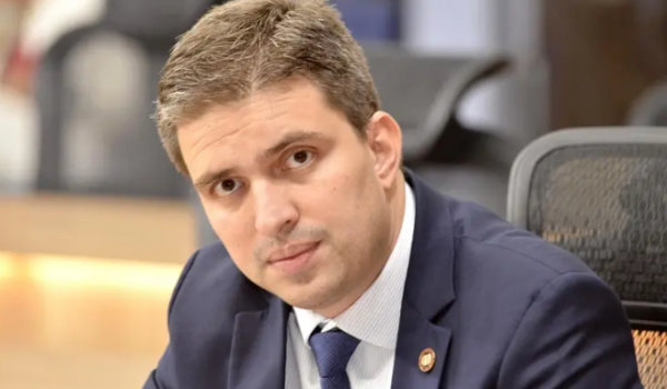 Delegado Humberto Teófilo desiste de disputar o Senado e anuncia apoio a Gustavo Gayer em Goiás