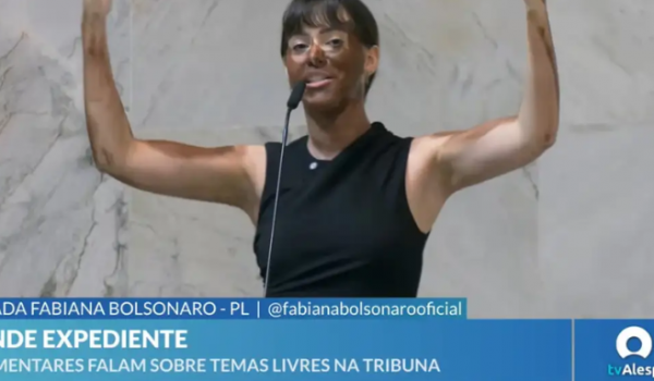 Deputada gera polêmica ao fazer 