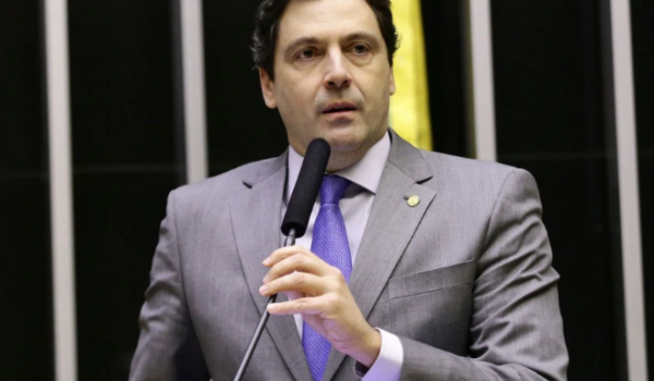 Deputado do PL diz ter recebido informações de israelenses para projeto contra a Sharia e vira alvo de denúncia na PGR