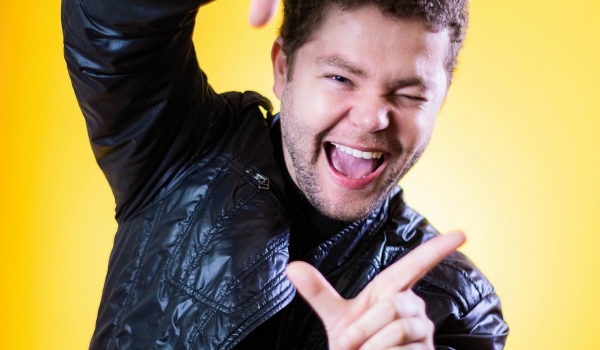 Estação Quinto dos Infernos faz passageiros rirem no metrô