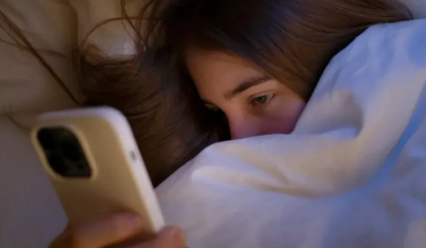 Estudo acende alerta: 76,8% dos adolescentes dormem menos do que o recomendado