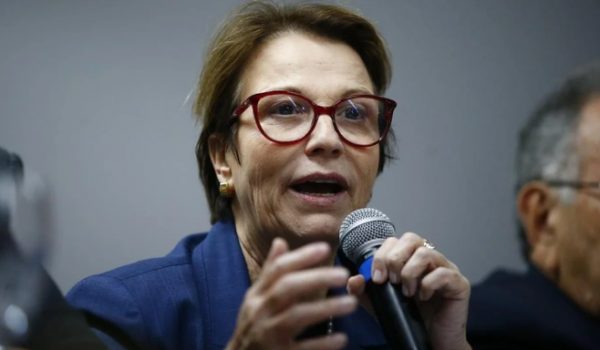 Flávio Bolsonaro diz que Tereza Cristina aceitou convite para ser vice, mas PP anuncia neutralidade