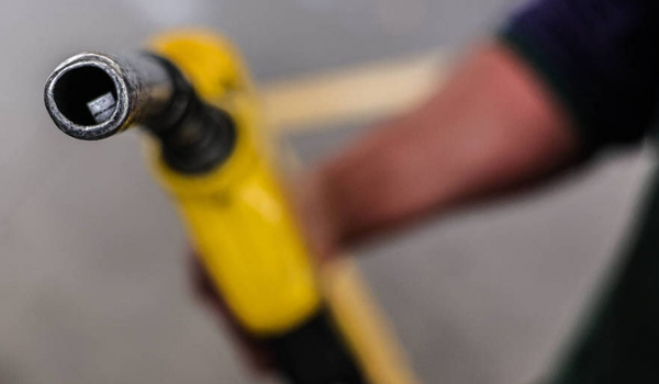 Gasolina da Petrobras tem maior diferença sobre preço internacional desde 2023