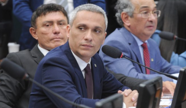 Gustavo Gayer contesta indiciamento da PF e afirma perseguição política