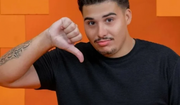 Globo cobra multa milionária de Pedro Espíndola após saída do BBB 26 e vazamento de contrato