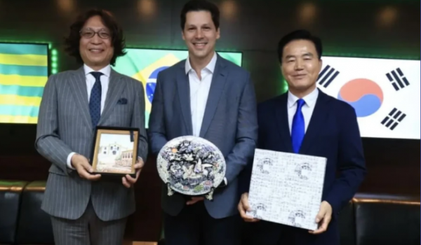 Goiás firma acordo para receber indústria de armas e munições da Coreia do Sul