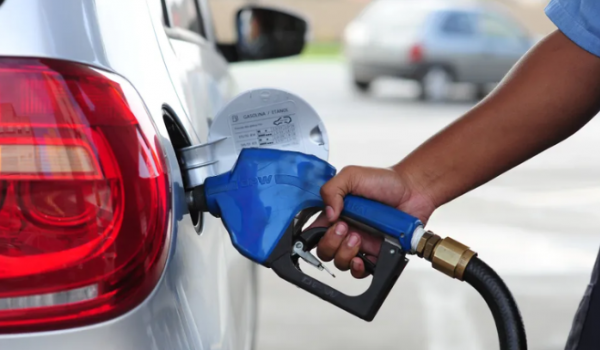 Governo encerra subsídio de R$ 0,35 por litro do diesel