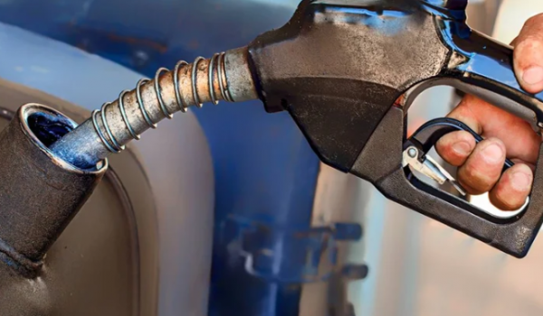 Conflito internacional pressiona preço dos combustíveis e distribuidoras já repassam aumento em estados brasileiros