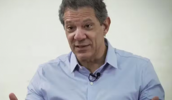 Haddad mantém defesa da 'taxa das blusinhas': 