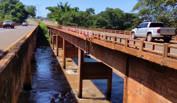 Obra interdita ponte sobre o Rio Claro e altera trânsito na BR-364 em Jataí