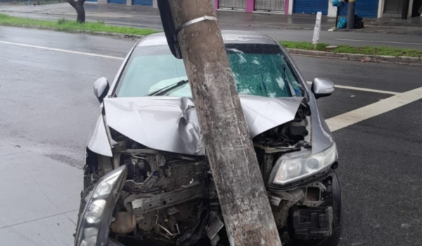 Goiás registra mais de 2,6 mil colisões de veículos contra postes em 2025