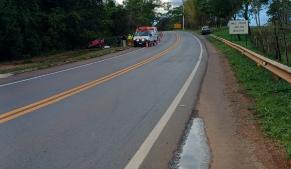 Capotamento em rodovia de Goiás deixa jovem morta e motorista preso por embriaguez