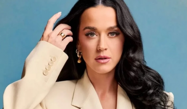 Katy Perry é investigada na Austrália após acusações de agressão sexual feitas por atriz