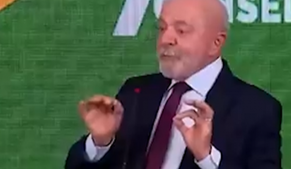 Pesquisa Atlas/Bloomberg; 52,3% desaprovam trabalho de Lula na presidência