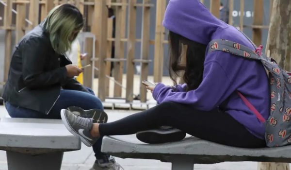 Meta bloqueia mais de 550 mil contas de jovens após Austrália proibir redes sociais para menores de 16 anos