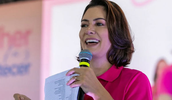 Michelle Bolsonaro deixa comando do PL Mulher e reavalia candidatura ao Senado após crise no partido
