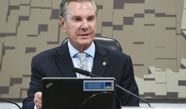 Moraes concede prisão domiciliar humanitária a Collor por problemas de saúde
