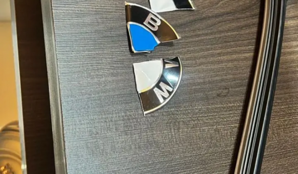 Mulher é detida por danificar carro de luxo do companheiro por ciúmes, em Rio Verde