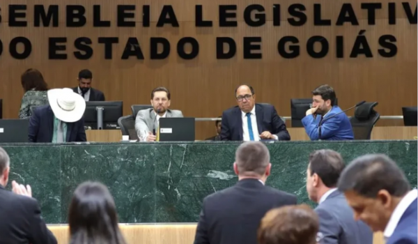 Projetos do Governo de Goiás viram lei seis vezes mais rápido que propostas de deputados estaduais