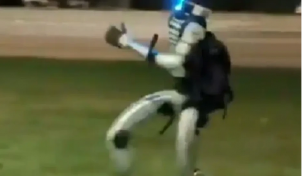 Robô humanoide persegue javalis e cena viraliza na Polônia