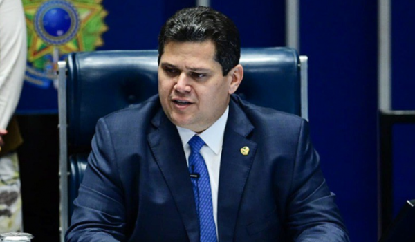 DAVI ALCOLUMBRE REASSUME PRESIDÊNCIA DO SENADO COM FOCO EM CONSENSO