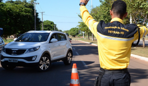 PROJETO APROVA PORTE DE ARMA PARA AGENTES DE TRÂNSITO; TEXTO SEGUE PARA O SENADO 