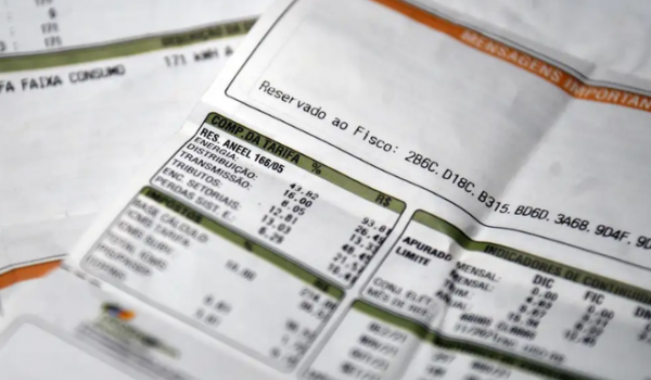 Aneel mantém bandeira para vermelha 1 na conta de luz em novembro