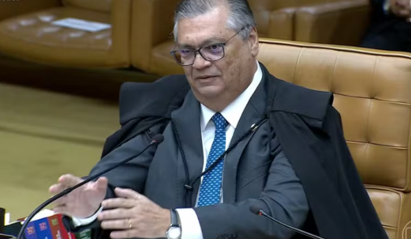 Dino determina retorno de Andrei Rodrigues ao comando da PF após afastamento ordenado por Mendonça