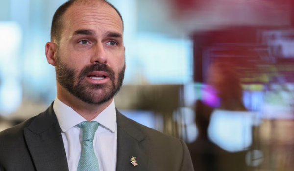 Eduardo Bolsonaro é demitido da Polícia Federal por abandono de cargo
