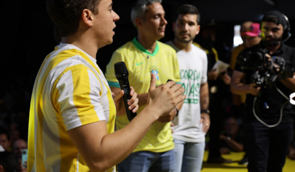 Nikolas pede votos para Gayer em Goiás, mas deixa Wilder fora de publicação eleitoral