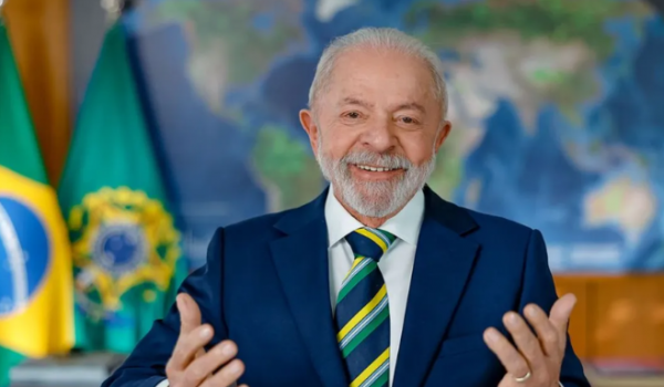 TSE manda Lula retirar vídeo gravado no Alvorada após ação de Flávio Bolsonaro