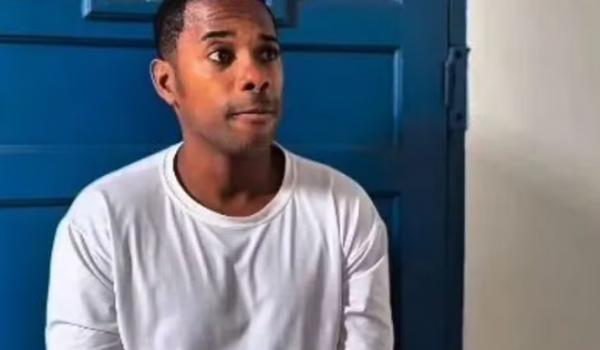 Após polêmica com série, Robinho deixa 'presídio dos famosos' em Tremembé