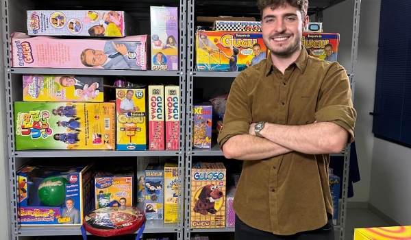 João Augusto, filho de Gugu Liberato, abre acervo do pai para fãs