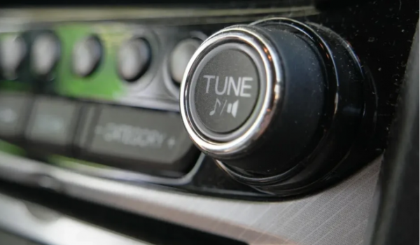 Pedido para abaixar som termina em ataque com facão e deixa três feridos em Rio Verde