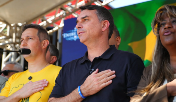 STF restabelece filiação de Flávio Bolsonaro ao PL e libera caminho para candidatura à Presidência
