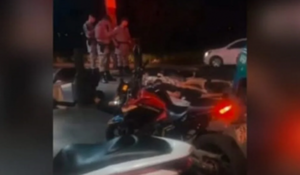 Torcedores invadem casa por engano e aterrorizam mãe e quatro crianças em Goiânia
