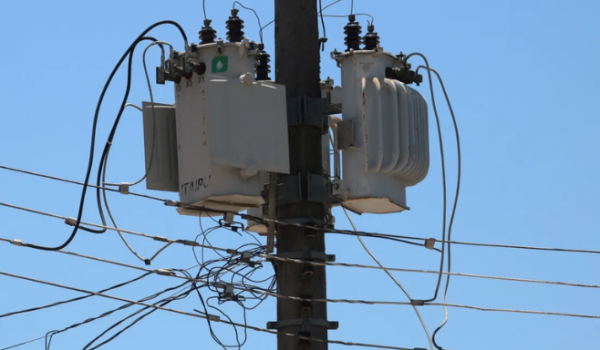 Projeto aprovado em comissão do Senado pode elevar conta de luz com inclusão de 'jabutis'
