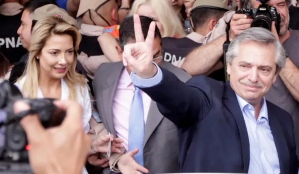 EX-PRESIDENTE DA ARGENTINA ALBERTO FERNÁNDEZ É DENUNCIADO POR VIOLÊNCIA DOMÉSTICA 