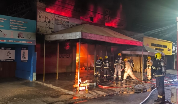 Fogo toma loja agropecuária em Trindade e deixa rastro de destruição 