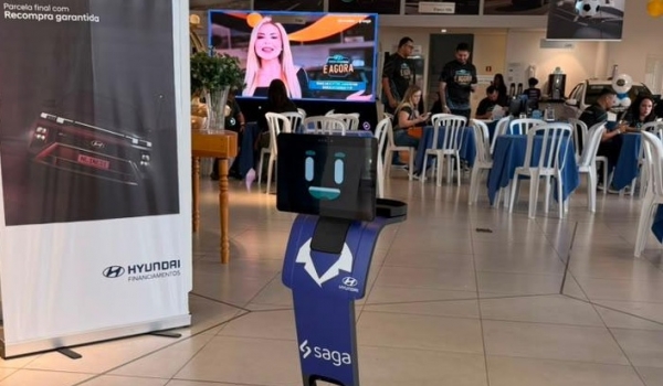 Robô com IA começa a recepcionar clientes em concessionária de Goiânia
