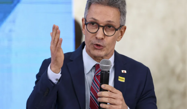 Zema propõe dar R$ 1 mil para cada brasileiro que nascer
