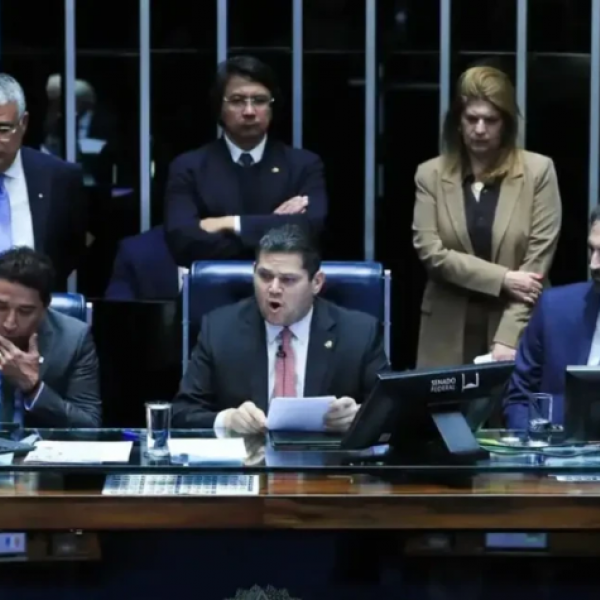 Fim da escala 6x1 deve ficar para depois das eleições; entenda