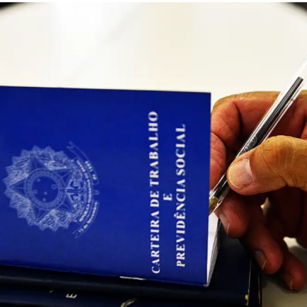 Desemprego recua para 5,6%, a menor taxa desde 2012, mostra IBGE