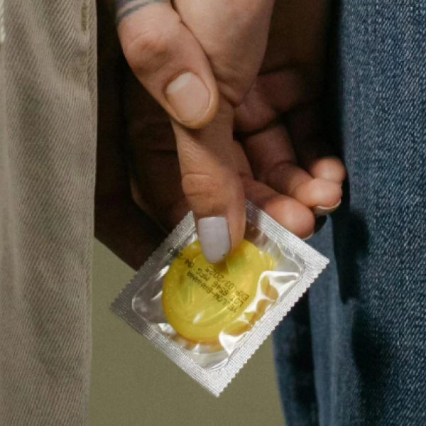 Uso de preservativos cai entre jovens e preocupa especialistas em saúde sexual