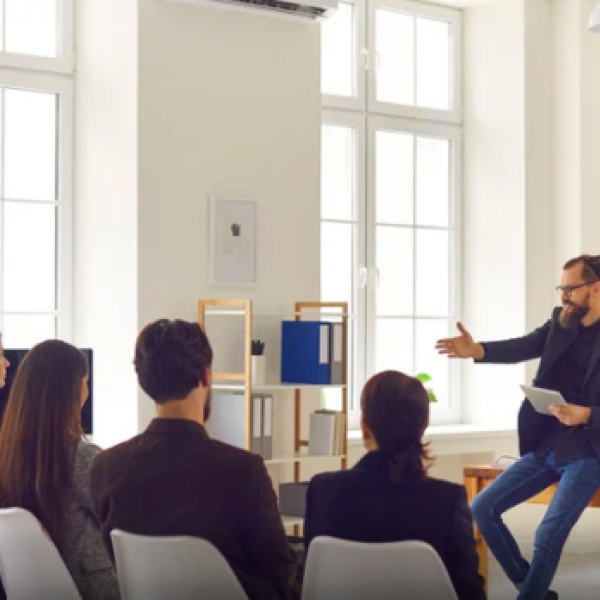 No Japão, pessoas são pagas para elogiá-lo em público e reforçar imagem profissional