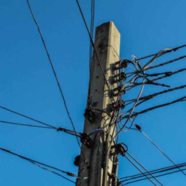 Trabalhador morre após choque elétrico em poste na BR-040