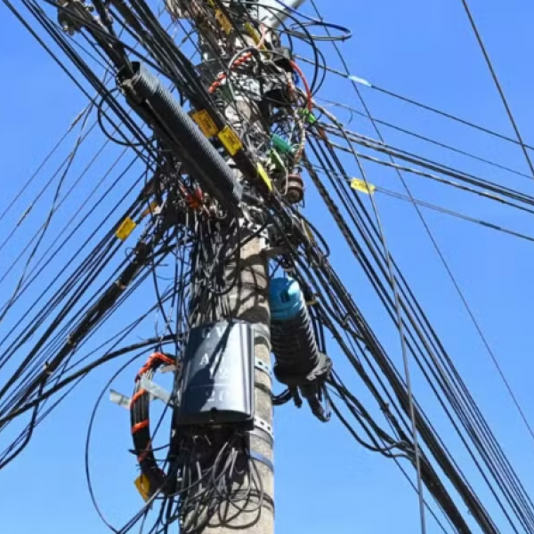 Prefeitura de Goiânia endurece punições para fios soltos e prevê multa de R$ 20 mil