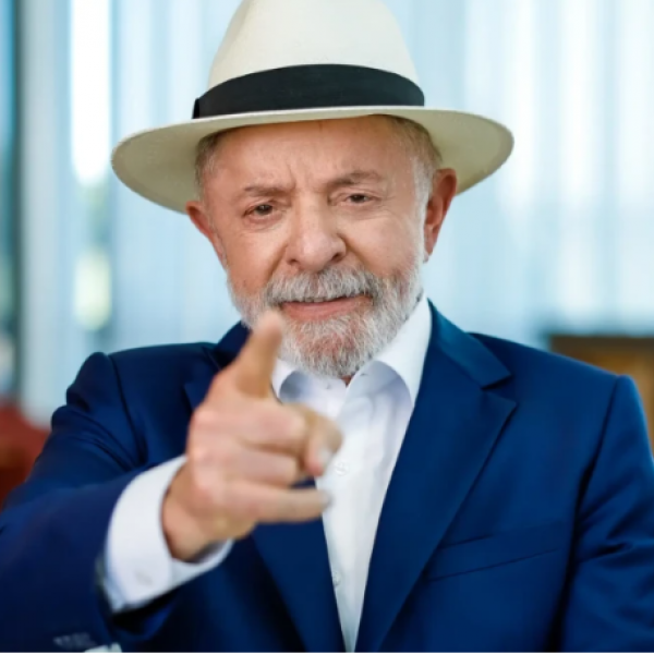 Lula amplia vantagem sobre Flávio Bolsonaro em nova pesquisa eleitoral
