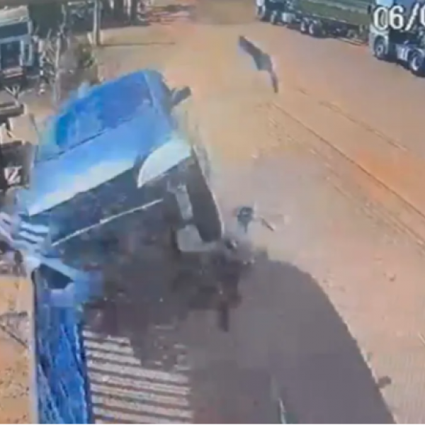 Motorista bêbado perde o controle e faz carro 'voar' em Anápolis