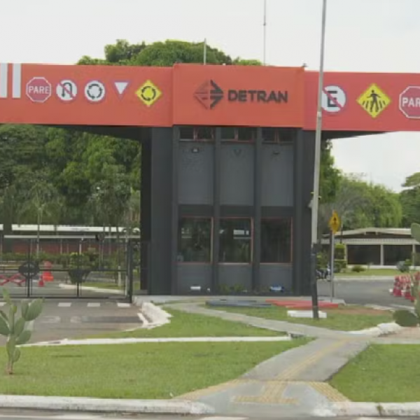 Mais de 670 mil motoristas podem receber dinheiro de volta do Detran-GO